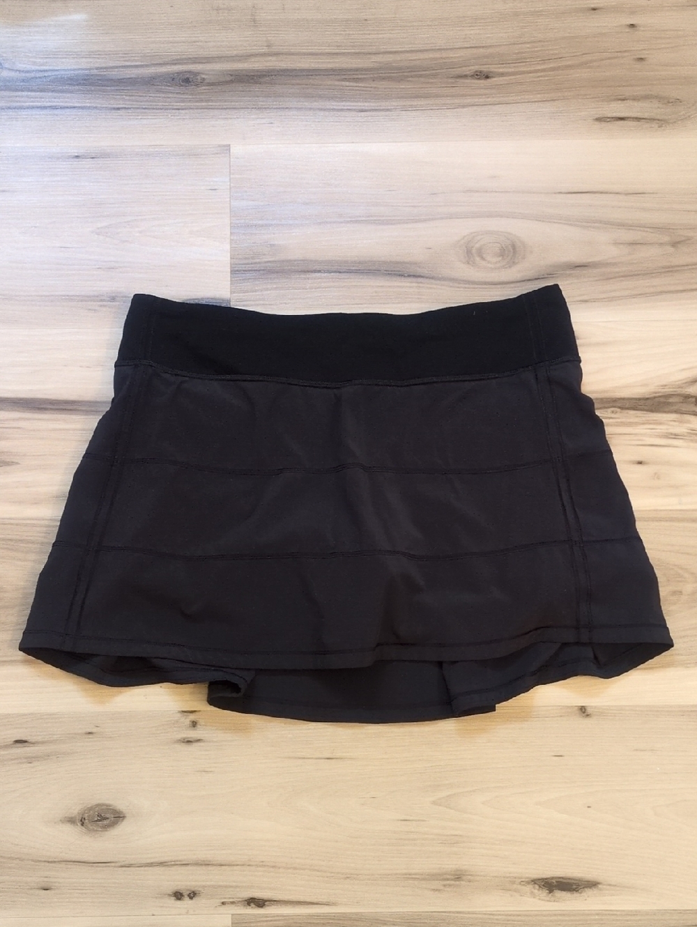 EUC Lululemon Pleated Skort Black Size 8 12" Long